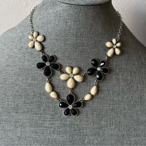 Daisy statement necklace